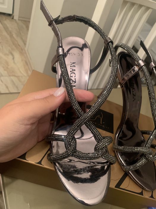 Sandale gri strasuri si pietre gri 39