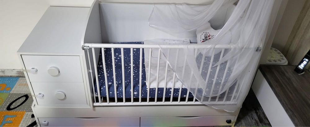 Vand patut copii transformabil din lemn cu 5 sertare