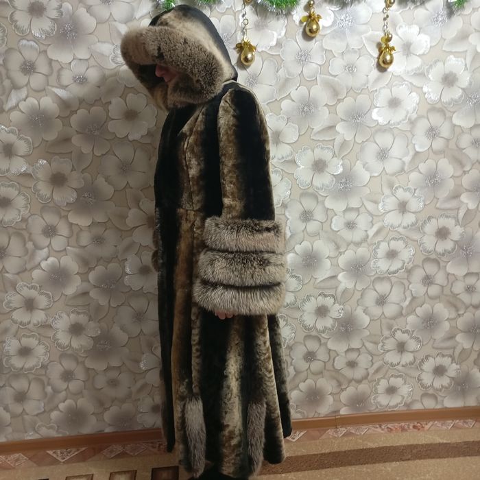 Продам шубу мутон енот