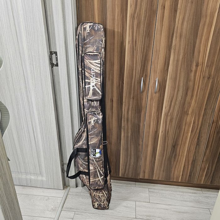 Калъфи за риболовни пръчки и принадлежности.