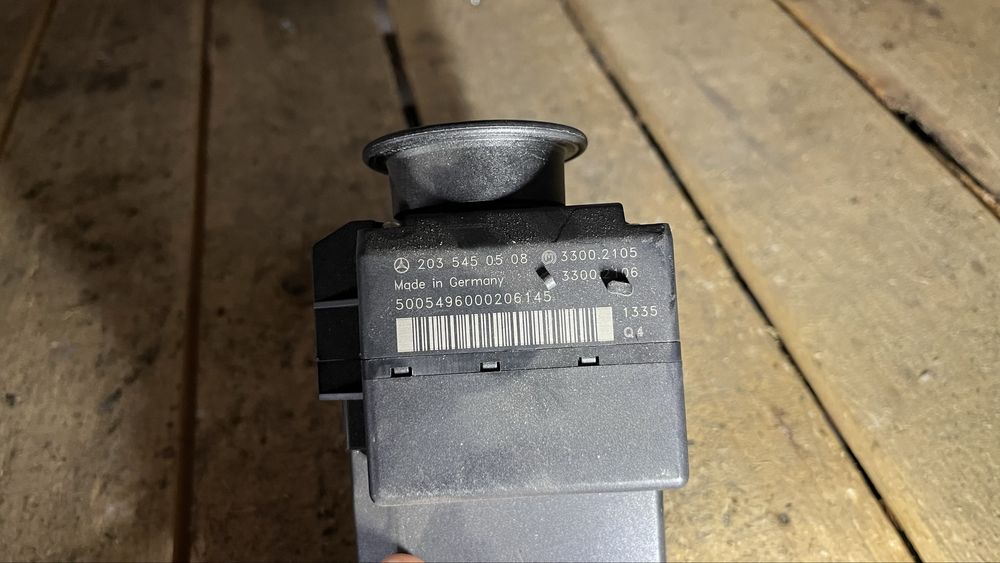 Гнездо за ключ Mercedes C W203 (2000-2004)