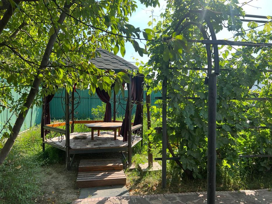 Үй сатылады,жері үлкен