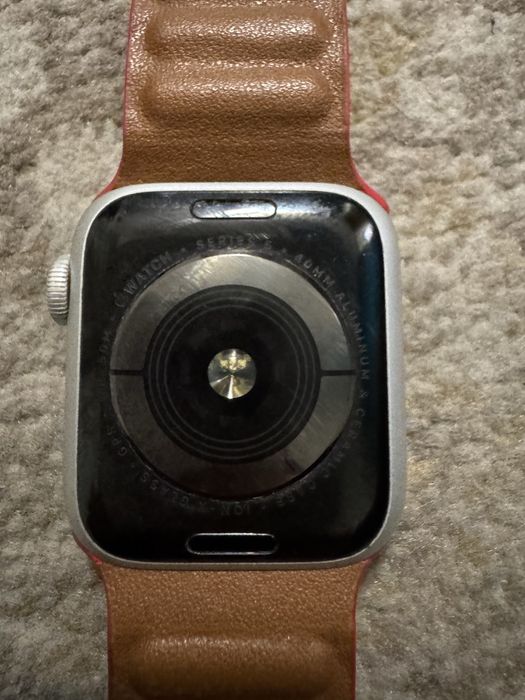 Продаю Aplle Watch 5 40mm