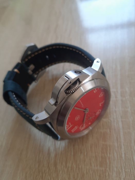 Молния-марьяж в корпусе Panerai