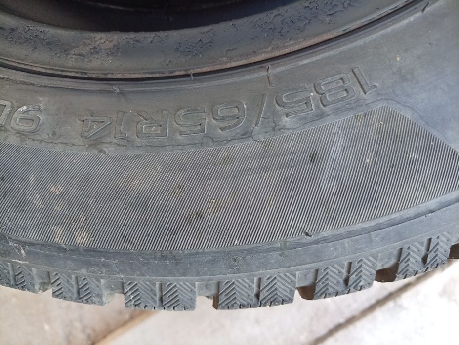 Продам комплект зимней резины с дисками.