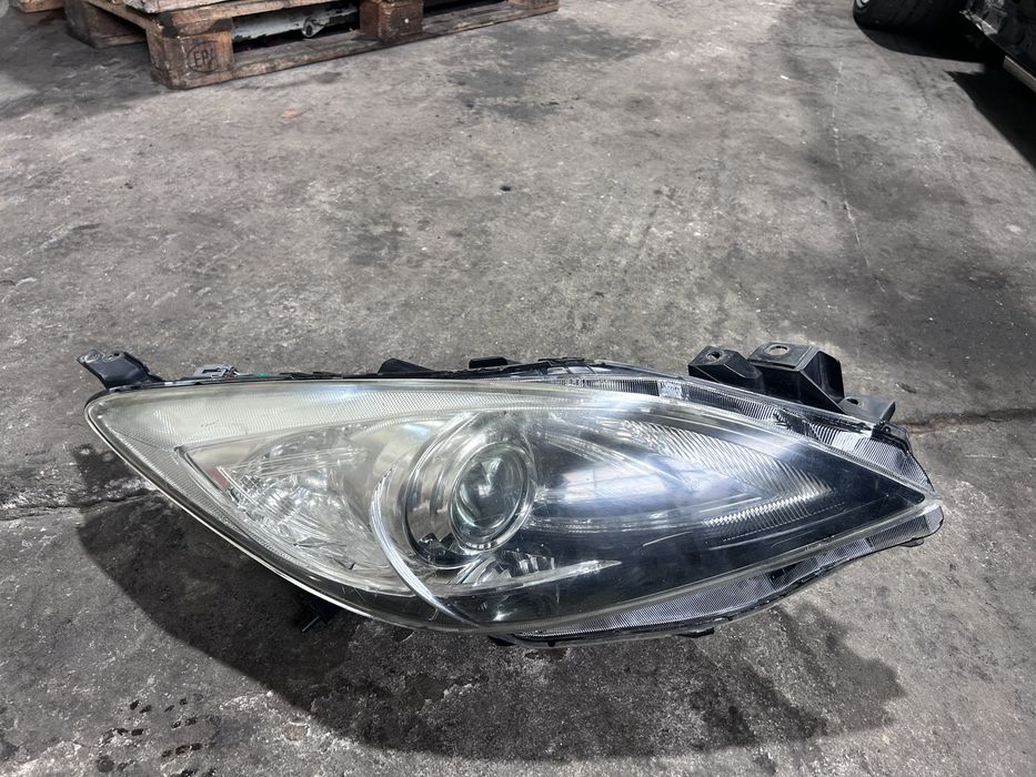 Ксенонов фар Mazda 3 /2009-2013година BBM551030