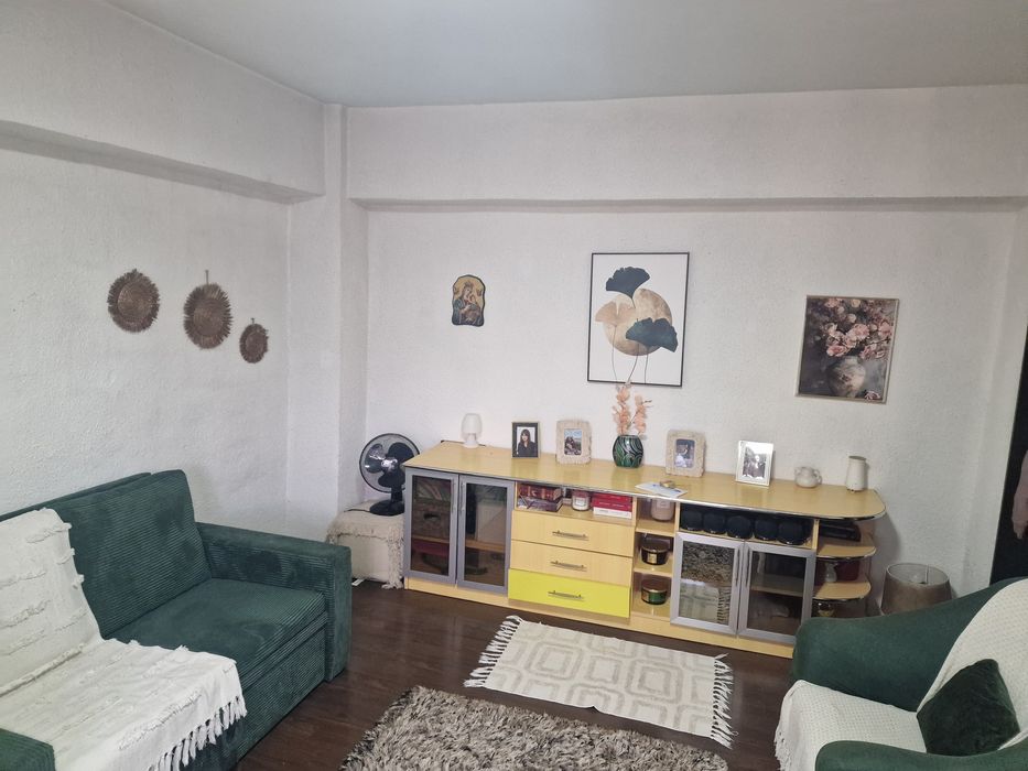 Închiriez apartament cu  2 camere