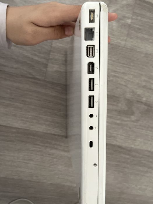 MacBook Apple белый