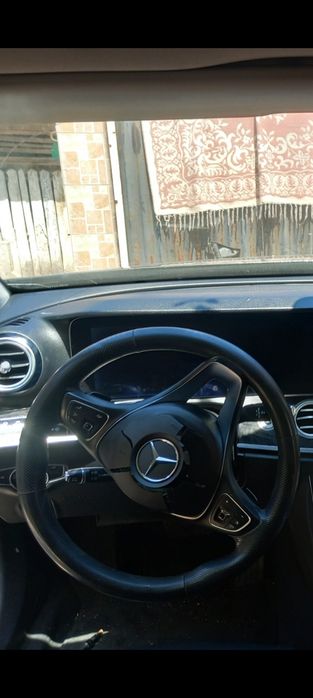 Dezmembrez Mercedes w213