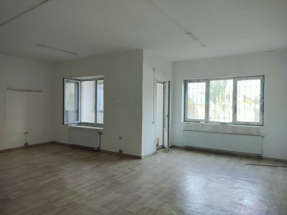 Сдаётся коммерческое помещение.