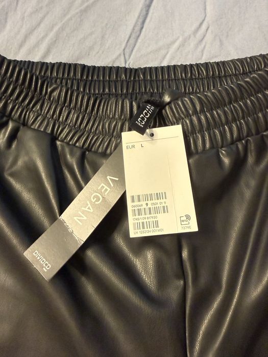 Дамски къси кожени бермуди H&M