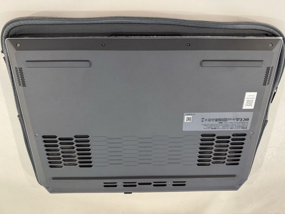 Lenovo LOQ 15irx10 32GB GDDR5 RTX5060 (GDDR7) 1TB i7