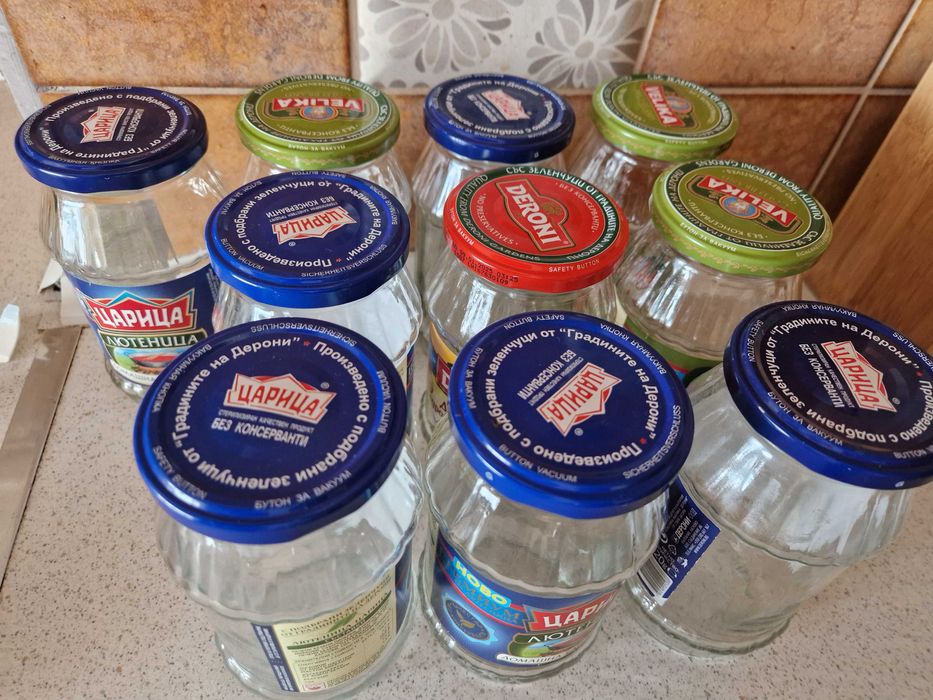 Буркани с капачки различни видове