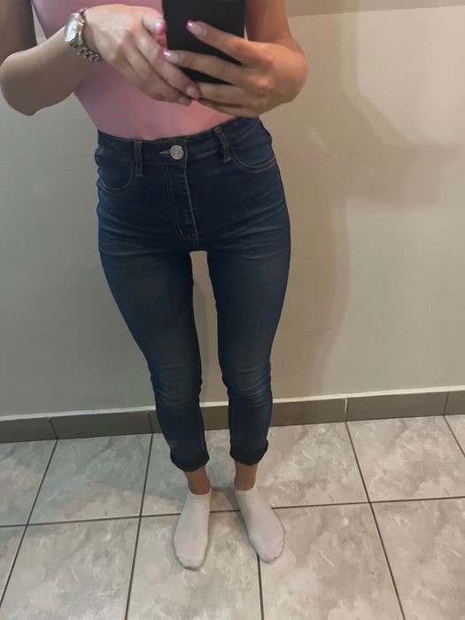 Два чифта дънки, един къси панталонки дънкови и потник