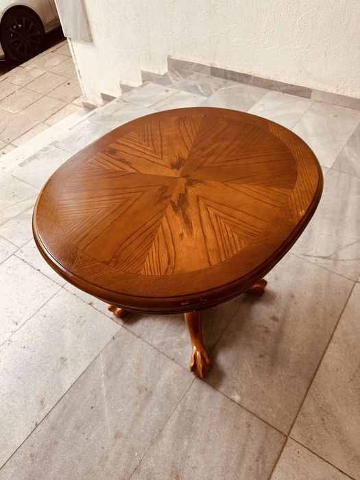 Продавам елегантна винтидж холна маса, произведена в Швеция