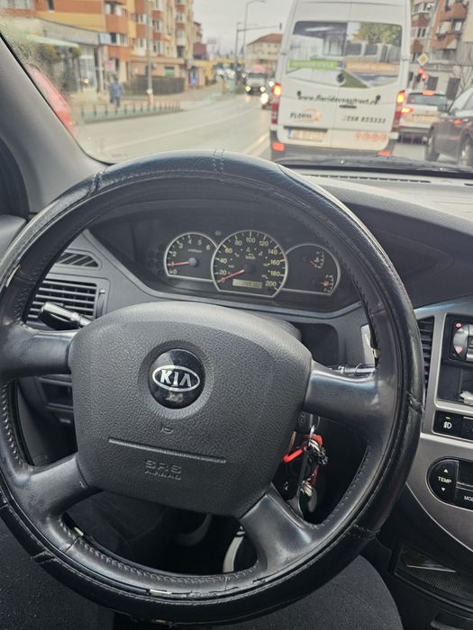 Kia Carens 2 2005 luna 10