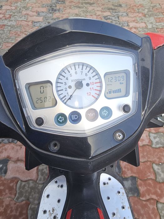 Vând Kawasaki Nija 97  si scuter peugas de 49  din Germania