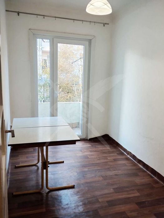 Дава се под наем Тристаен апартамент в Бургас, Център - 50 кв.м за 298.86 € - Снимка #2