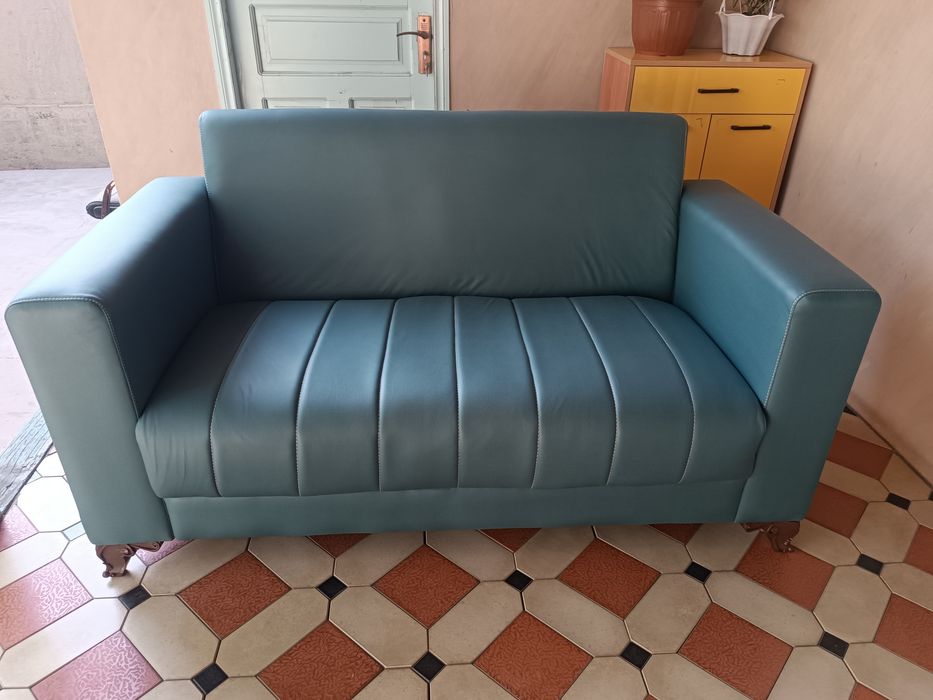Divan kreslo sotiladi