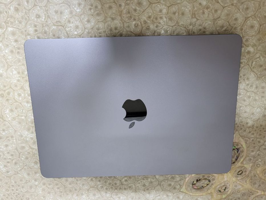 Macbook Air M2 spacegray 13 dyum 16GB ram/512GB sotiladi