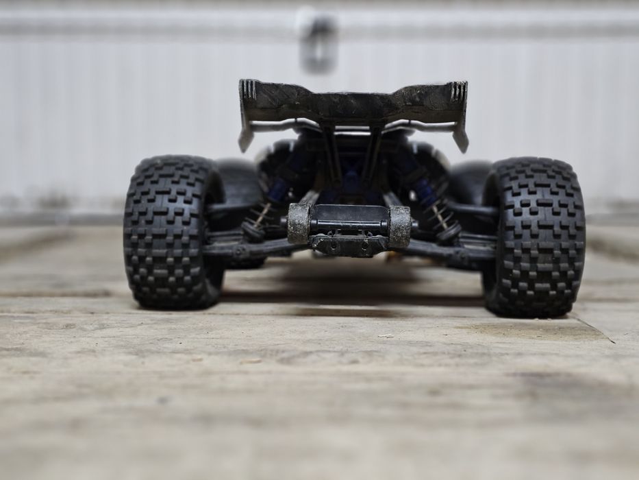 Traxxas Sledge 6s , зарядно и батерии