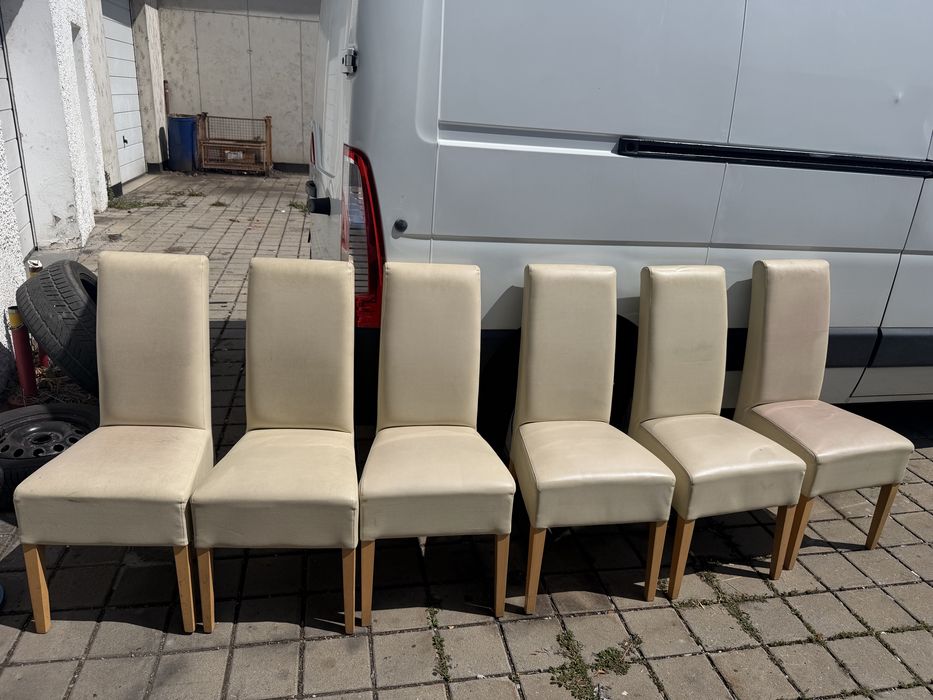 Vand Canapea Piele ,Scaune Piele . Masa cu rama metal si 3 scaune birou