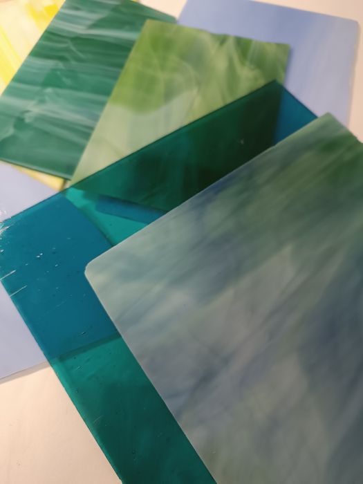 Цветное стекло остатки