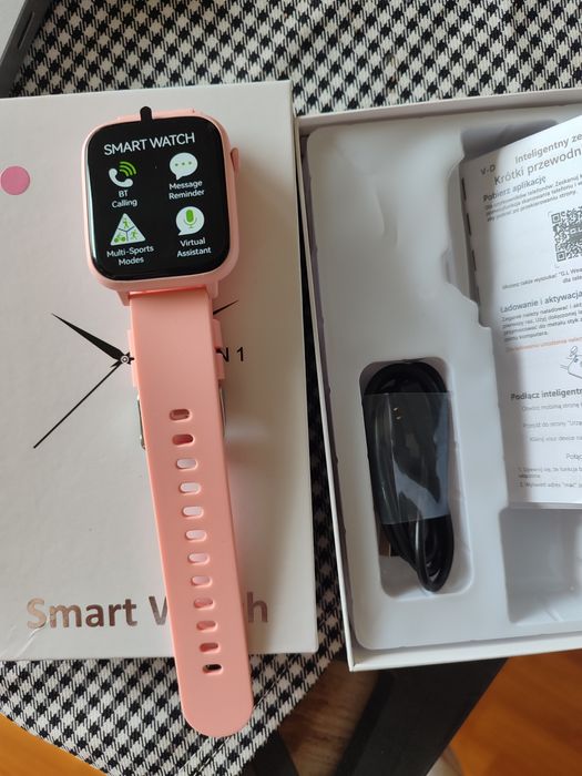 Чисто нов смарт часовник