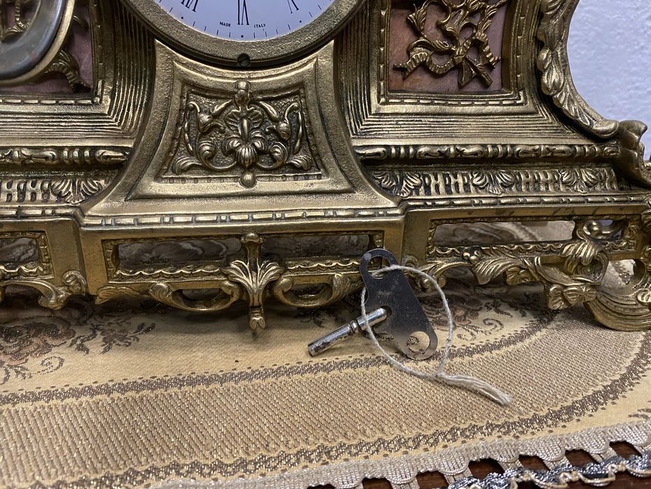 Френски каминен часовник от масивен месинг бароков часовник