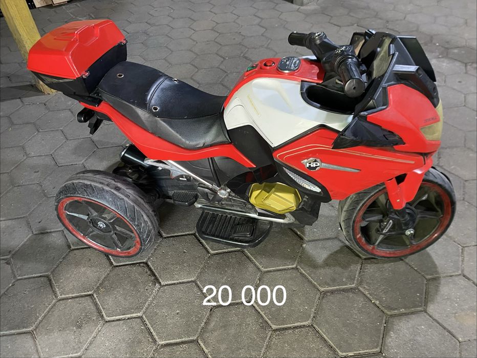 Продаю детскую машинку
