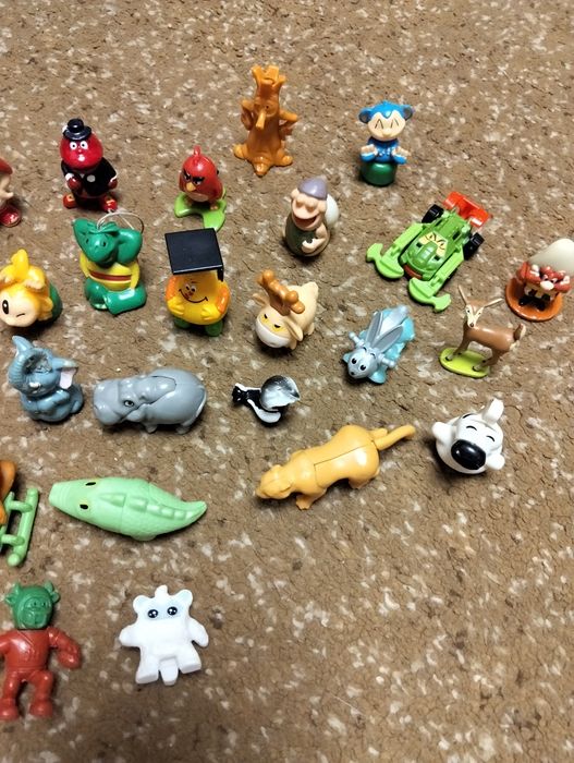 Продам Киндер игрушки.