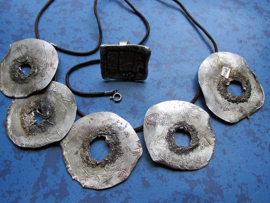 Сребърно колие с естествена кожа и пръстен