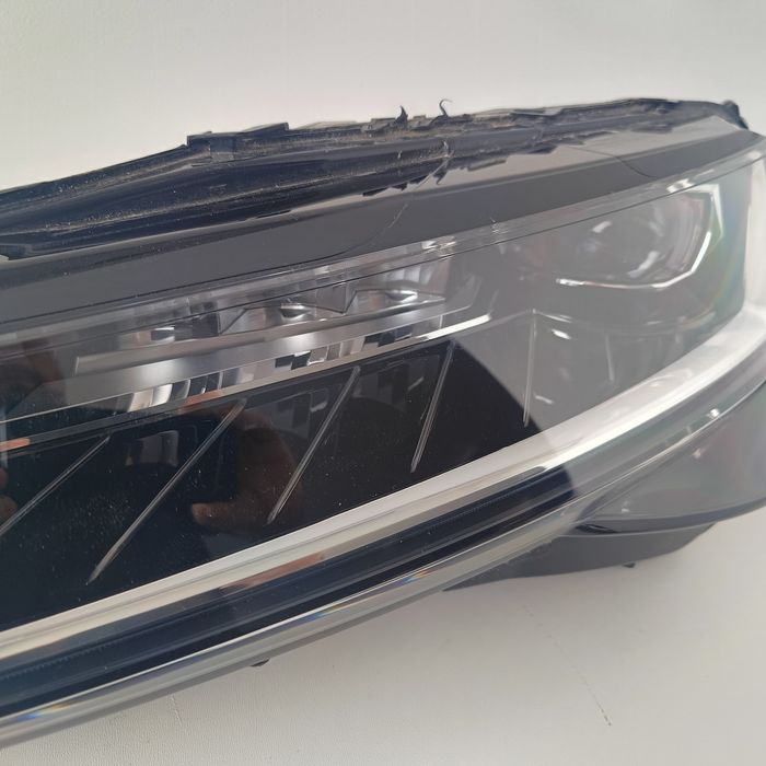 Ляв фар за SKODA SUPERB III (3V3)(3V5) B8 - 3V1941015D 3V1941015E 2019-2024