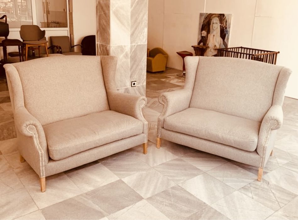 Шведски двуместен wingback диван – скандинавски дизайн