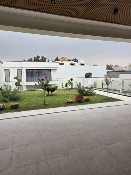 Дом в стиле хайтек в престижном районе