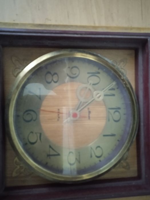 Часы   деревянные