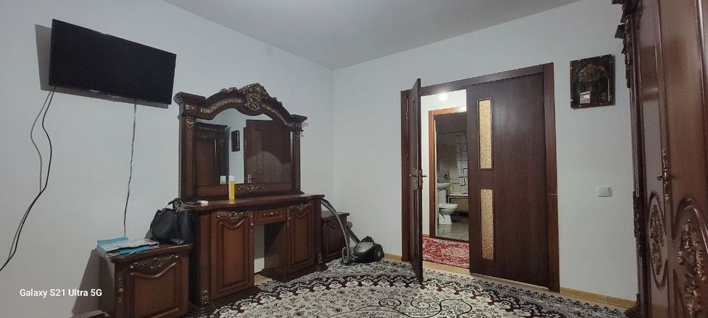 Андижон шаҳар марказида 2 хона, 70 кв. жихозлари билан