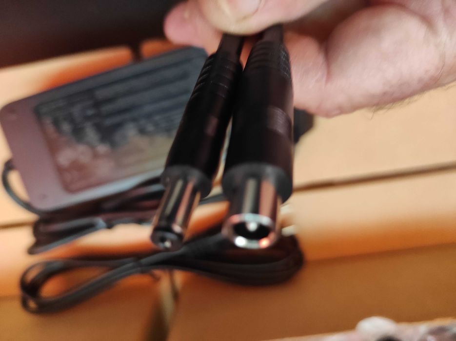 Incarcator de calitate MDA 36V/2A cu 2 mufe de incarcare