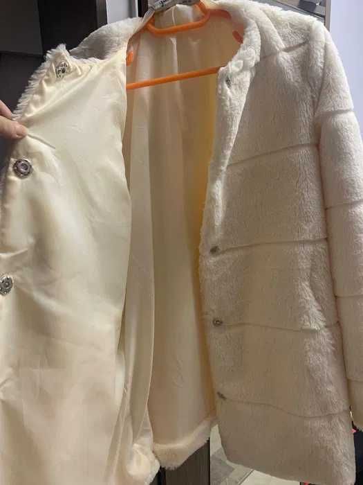 Haina din blana sintetica (Stradivarius) marimea S