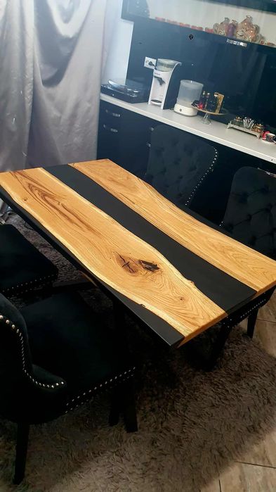 Маси от епоксидна смола и дърво