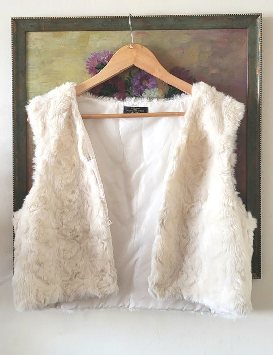 Vesta scurta pufoasa / bolero din blana