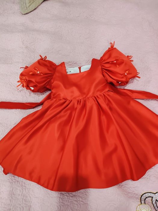 Продам платье красного цвета