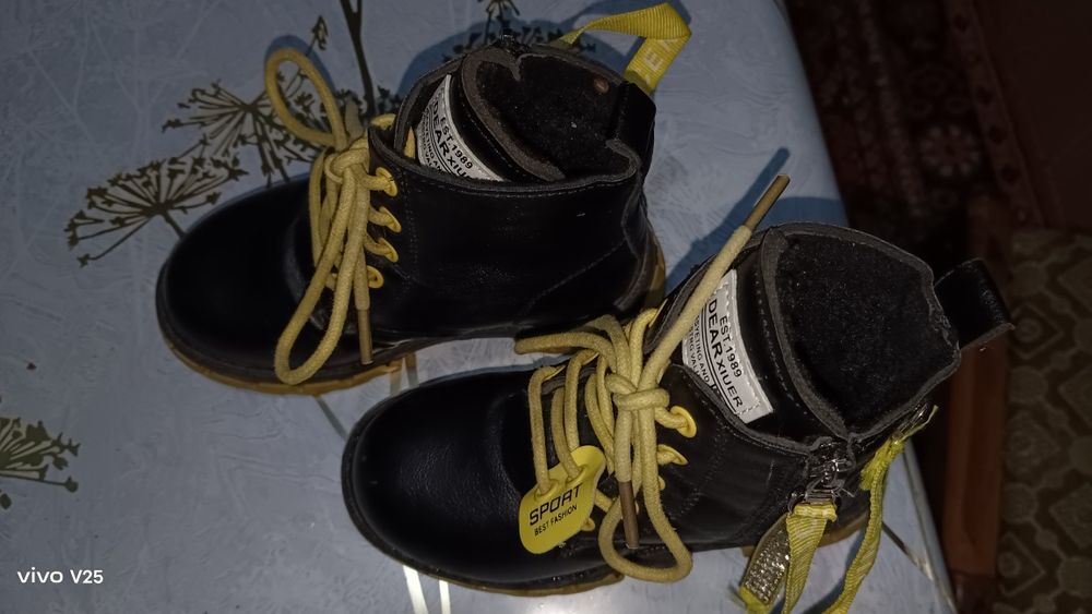 Продаются детские тёплые ботинки 2 пары 29, 32 размер