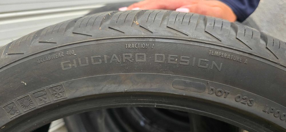 Гуми VREDESTEIN 20'' цола -  всесезонни