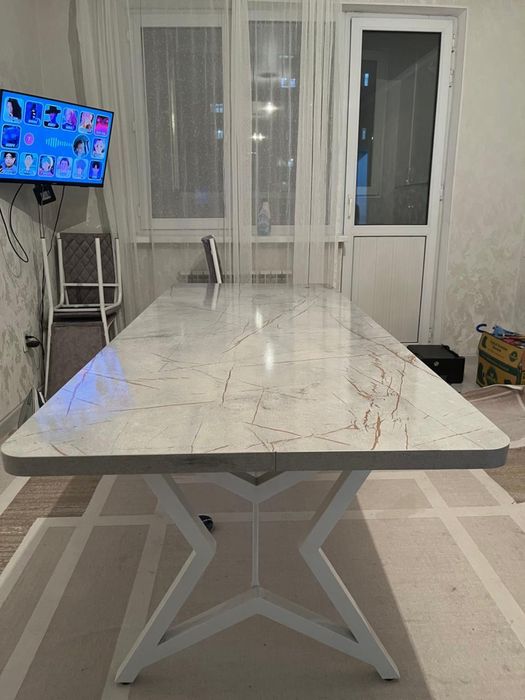 Стол для гостиной