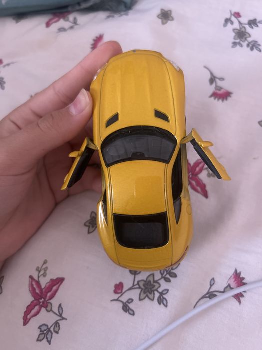 Игрушечная машина