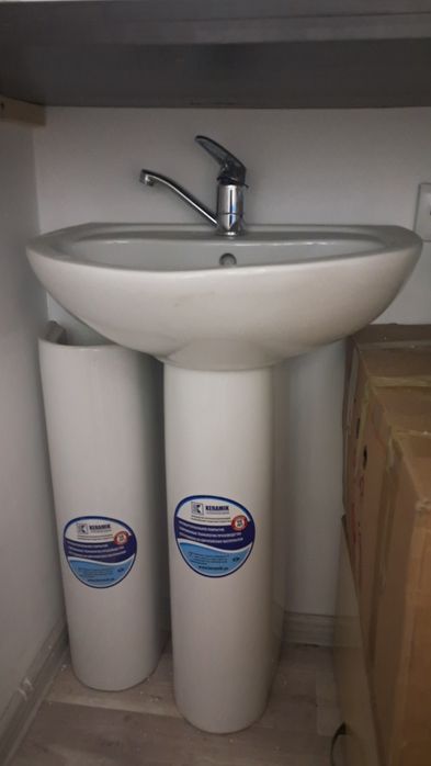 Раковина белого цвета состояние хорошее