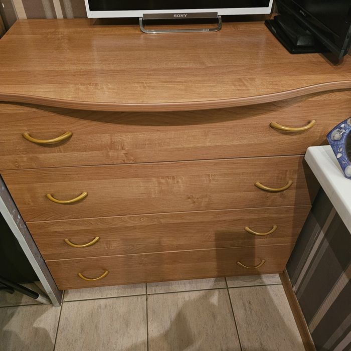 Продам. Срочно комод