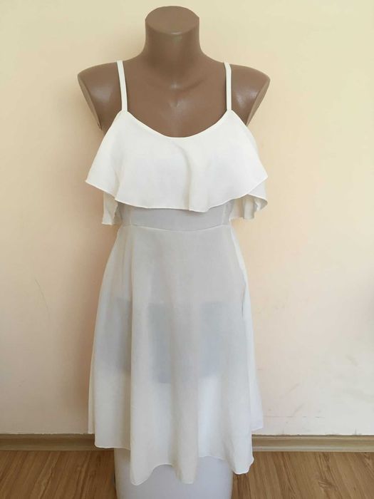 Елегантна рокля в бяло