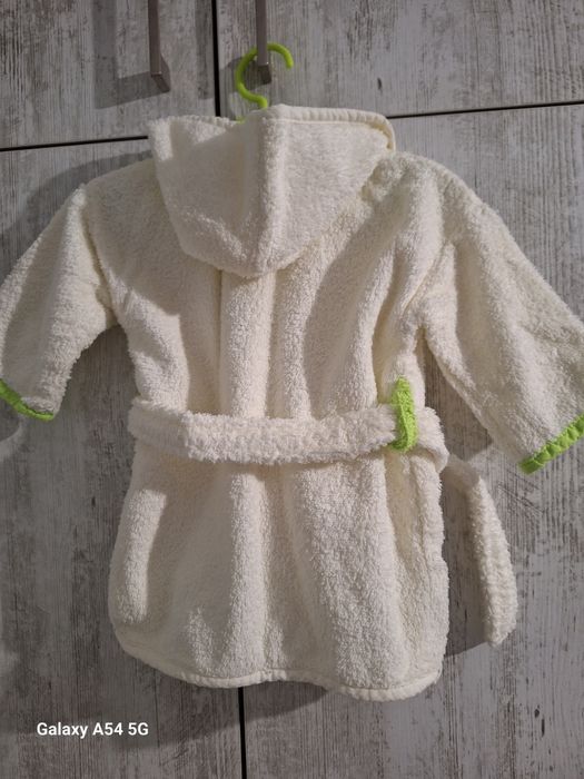 Размер 0-12 месеца.Халат и кърпа за баня!